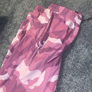 women’s medium purple camo windbreaker joggers